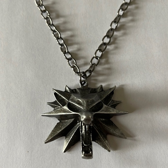 The Witcher Style Wolf’s Head Necklace - Picture 2 of 7